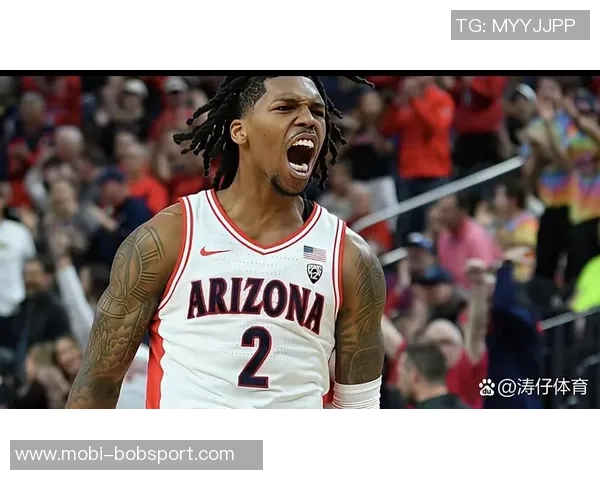 开拓者官方分享凯勒布乐福离开球馆时携篮球的温馨瞬间